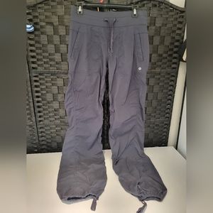 LULULEMON WOMENS LOOSE FITTING PANTS. EUC. GRAY SZ 6